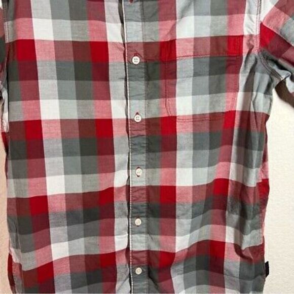 The North Face Mens Plaid Button Up Shirt Size M Short Sleeve‎ Pocket Collared - Picture 8 of 8